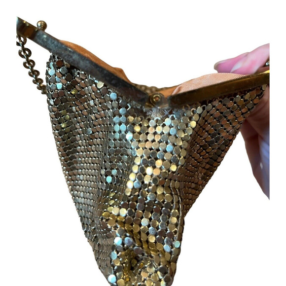 Vintage Whiting & Davis Co. Gold Mesh Purse Bag 1950-60 Handbag w/ Filigree Top - Picture 5 of 8